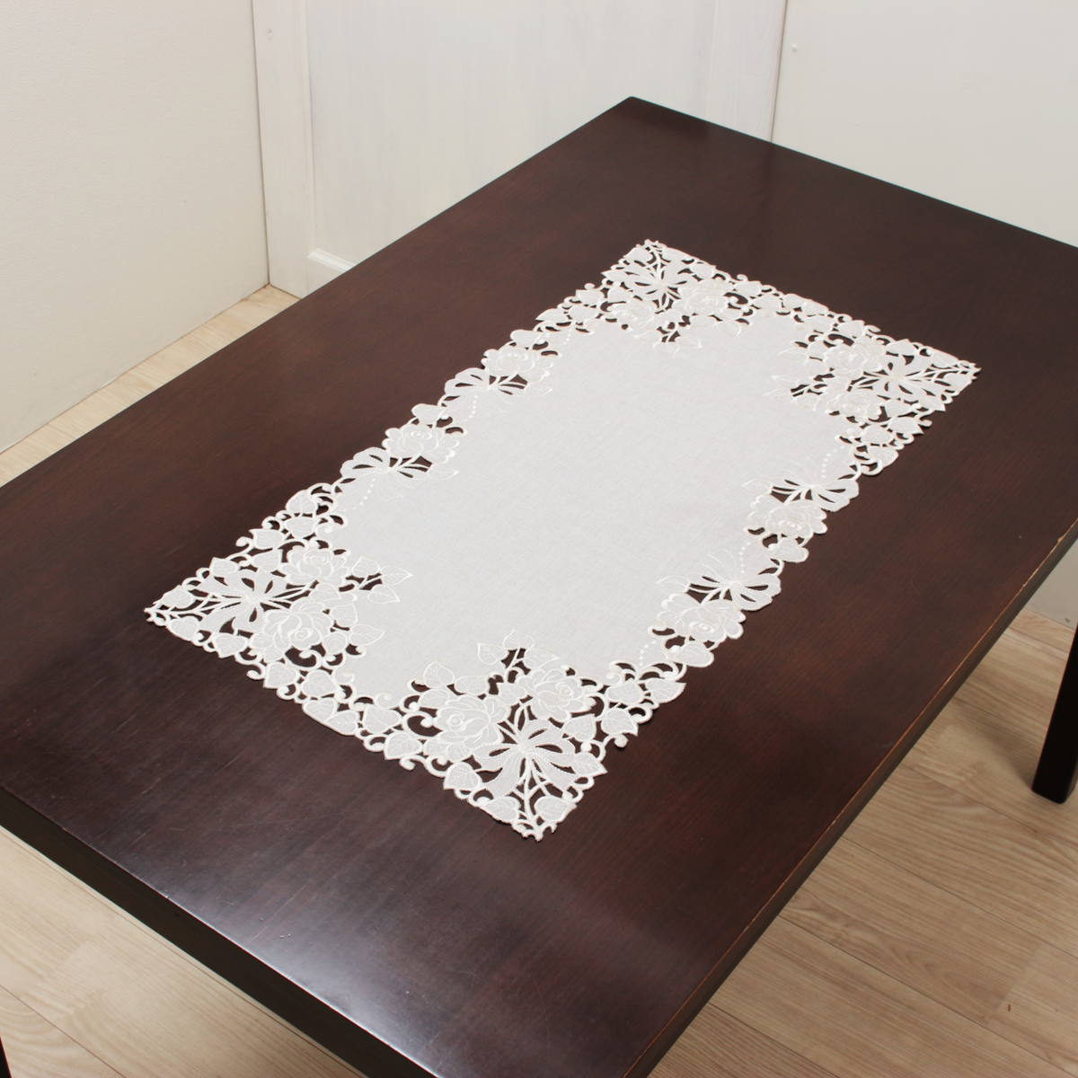 カットワーク刺繍 テーブルセンター 約40×75cm [Pure Rosa