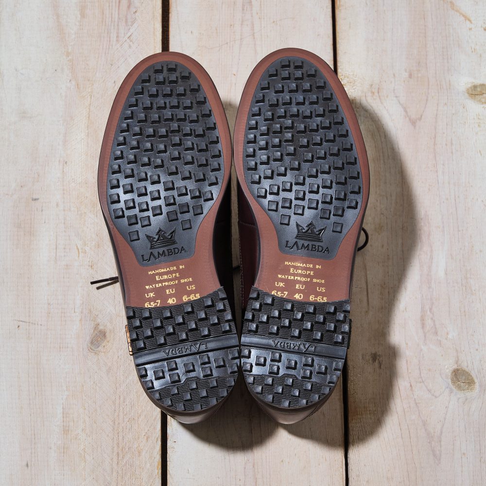 軽くて柔らかいのに、見た目は正統派スパイクレス】LAMBDA(ラムダ