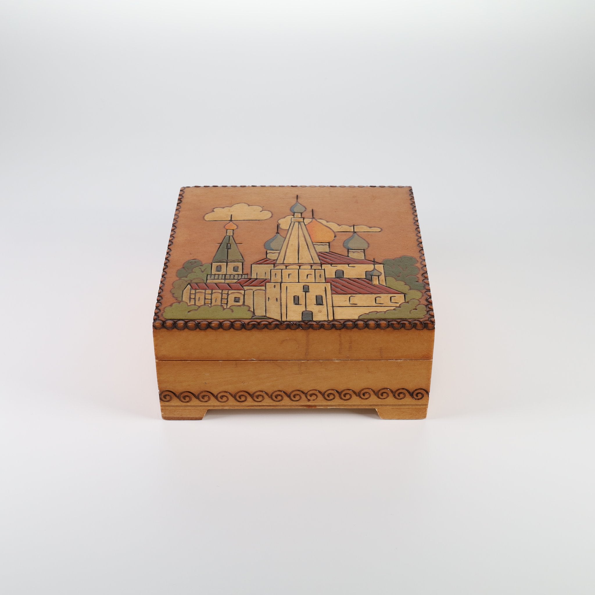 甘い東欧の記憶を運ぶ白樺の木箱 ～ 時を超えた職人の美 ～ – GOOD