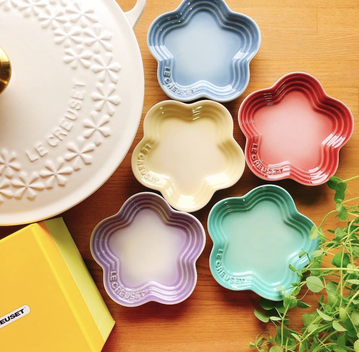 春爛漫！【ル・クルーゼ】のフラワーモチーフが気になる！ | GLADDプラス