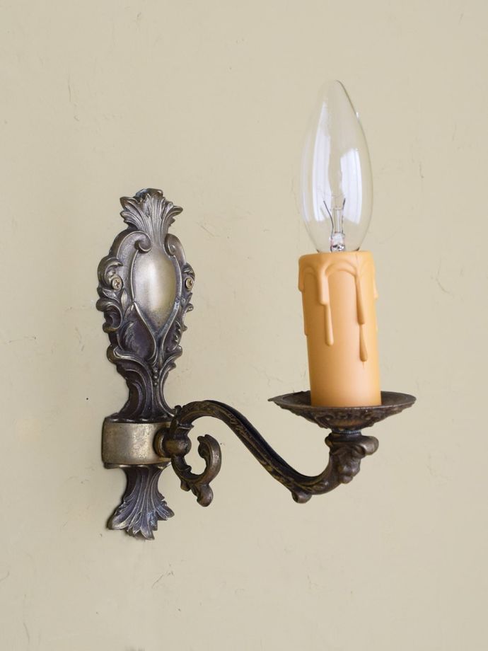 英国アンティークのおしゃれな壁付け照明、装飾が美しいウォールランプ