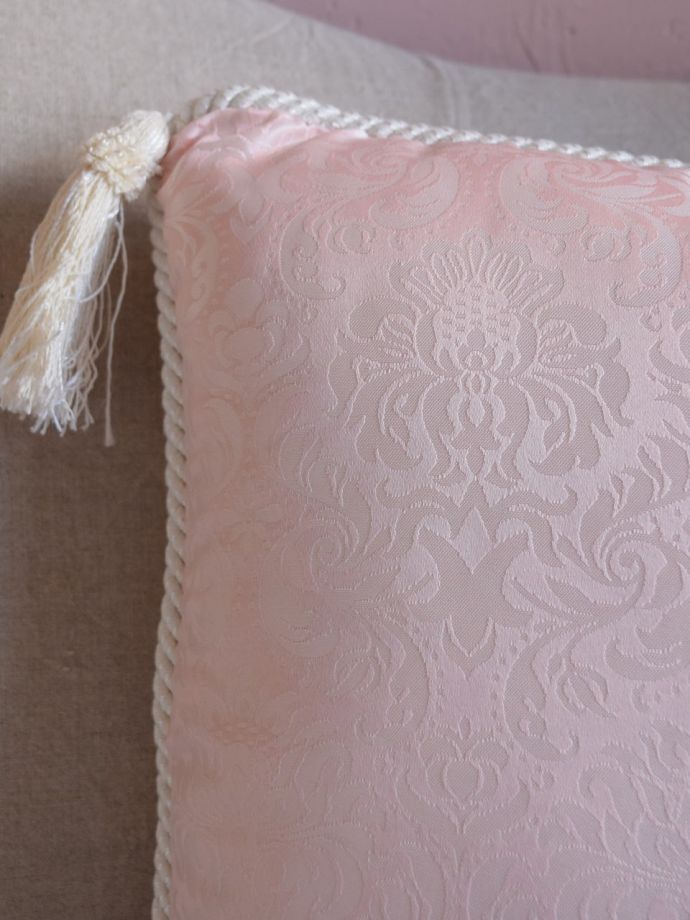 タッセルが付いたおしゃれなクッション、両面使えるジェニファー