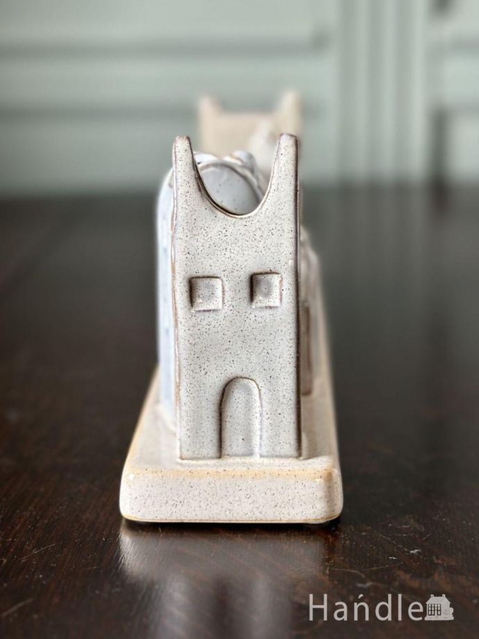 フレンチスタイルのおしゃれなフラワーベース、お家の形が可愛い花瓶