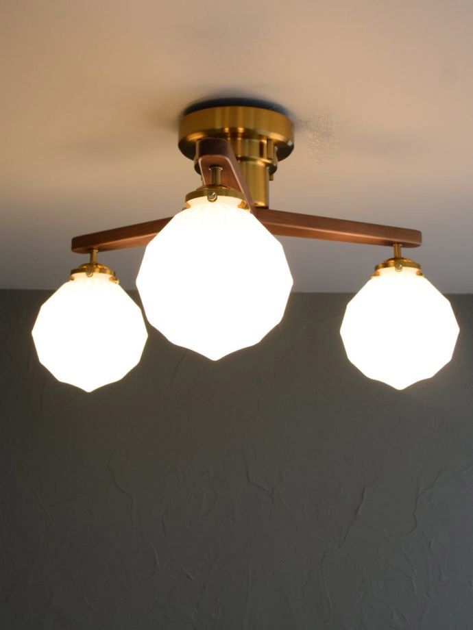 ビンテージ風のシーリングライト、ホワイトシェードのおしゃれな照明(3
