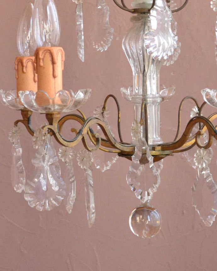 ガラスコラムが付いたフランス輸入のアンティーク シャンデリア(5灯