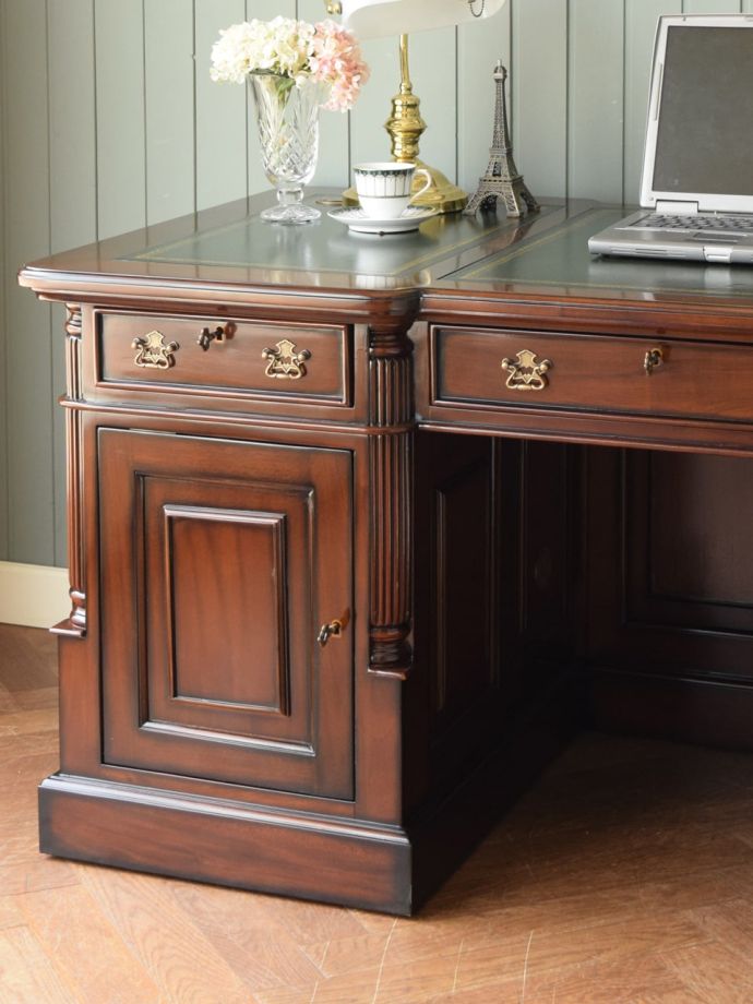英国アンティーク調のカッコいい書斎机、マホガニー材のプレジデント
