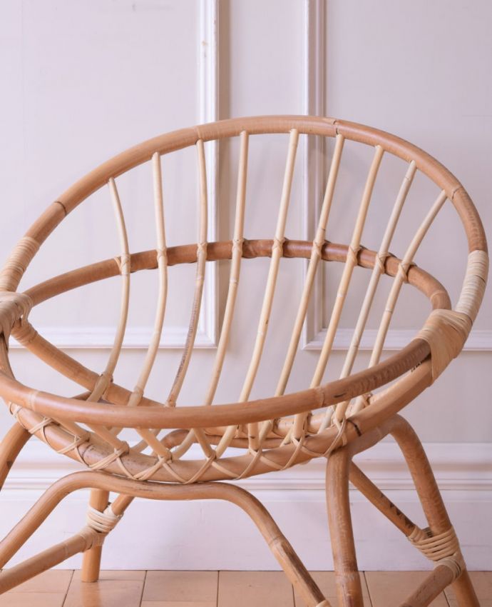 アンティーク風の可愛い椅子、ラタンのラウンドチェア(y-214-c