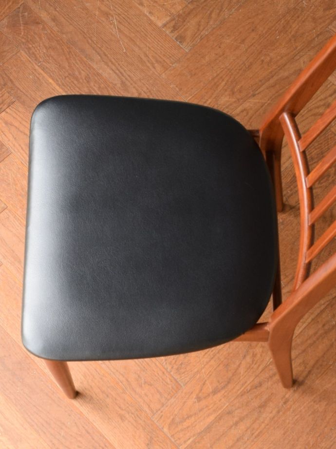 イギリスから届いたチーク材のダイニング椅子、北欧スタイルの