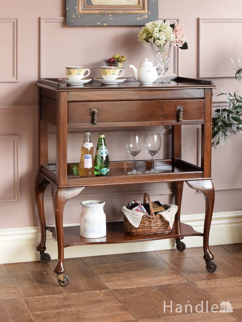 アーコール社のヴィンテージ家具、北欧デザインのキャスター付きワゴン