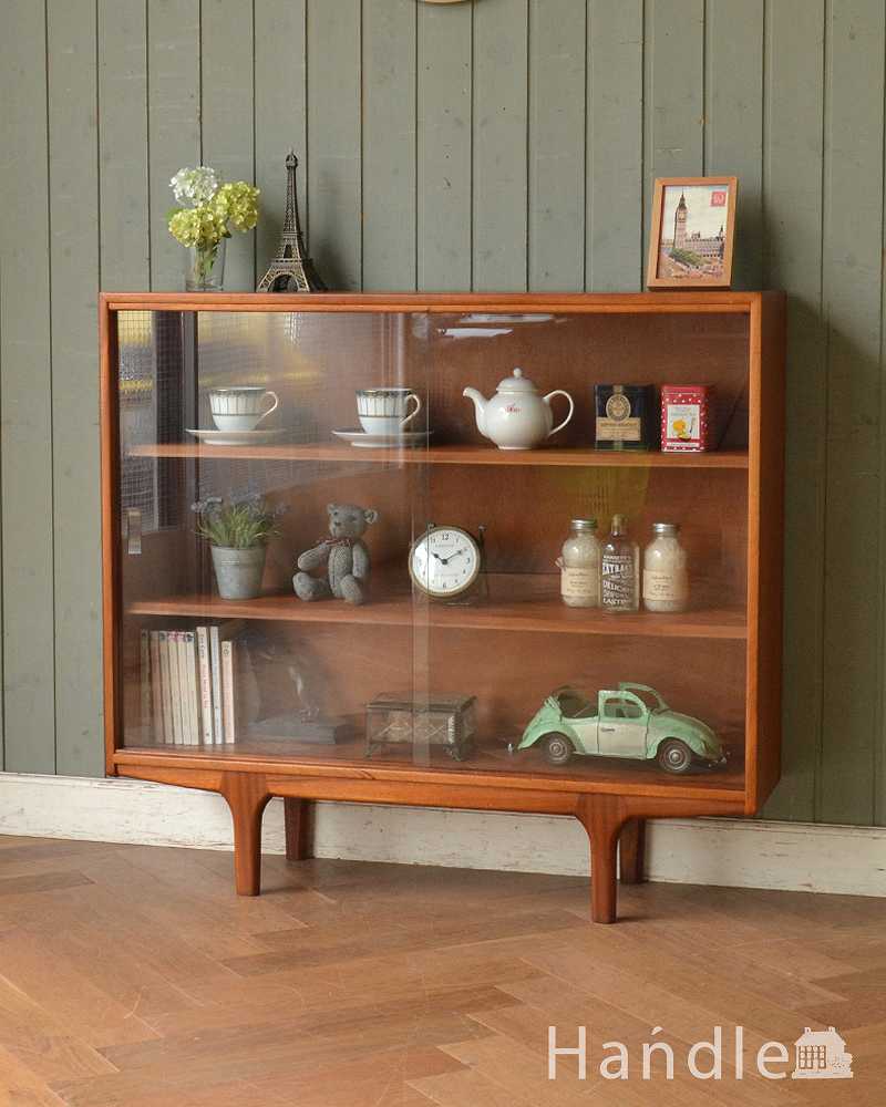 引き戸タイプのヴィンテージガラスキャビネット、コレクション