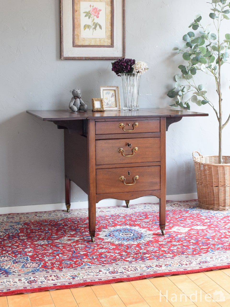 長くて美しい猫足のフレンチチェスト、アンティークのおしゃれな4段