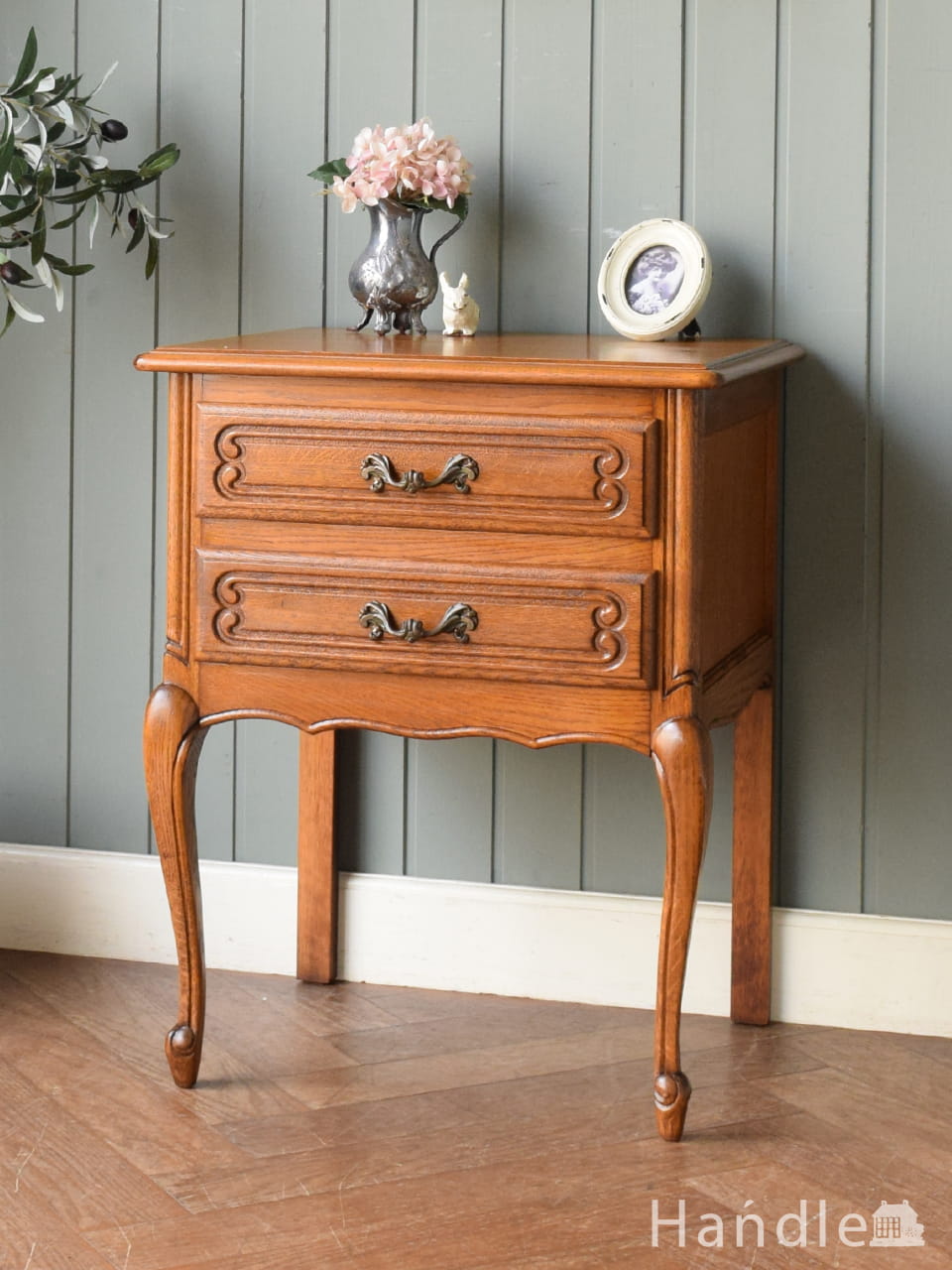 コンパクトなサイズで使いやすい、英国クラシックなアンティークの