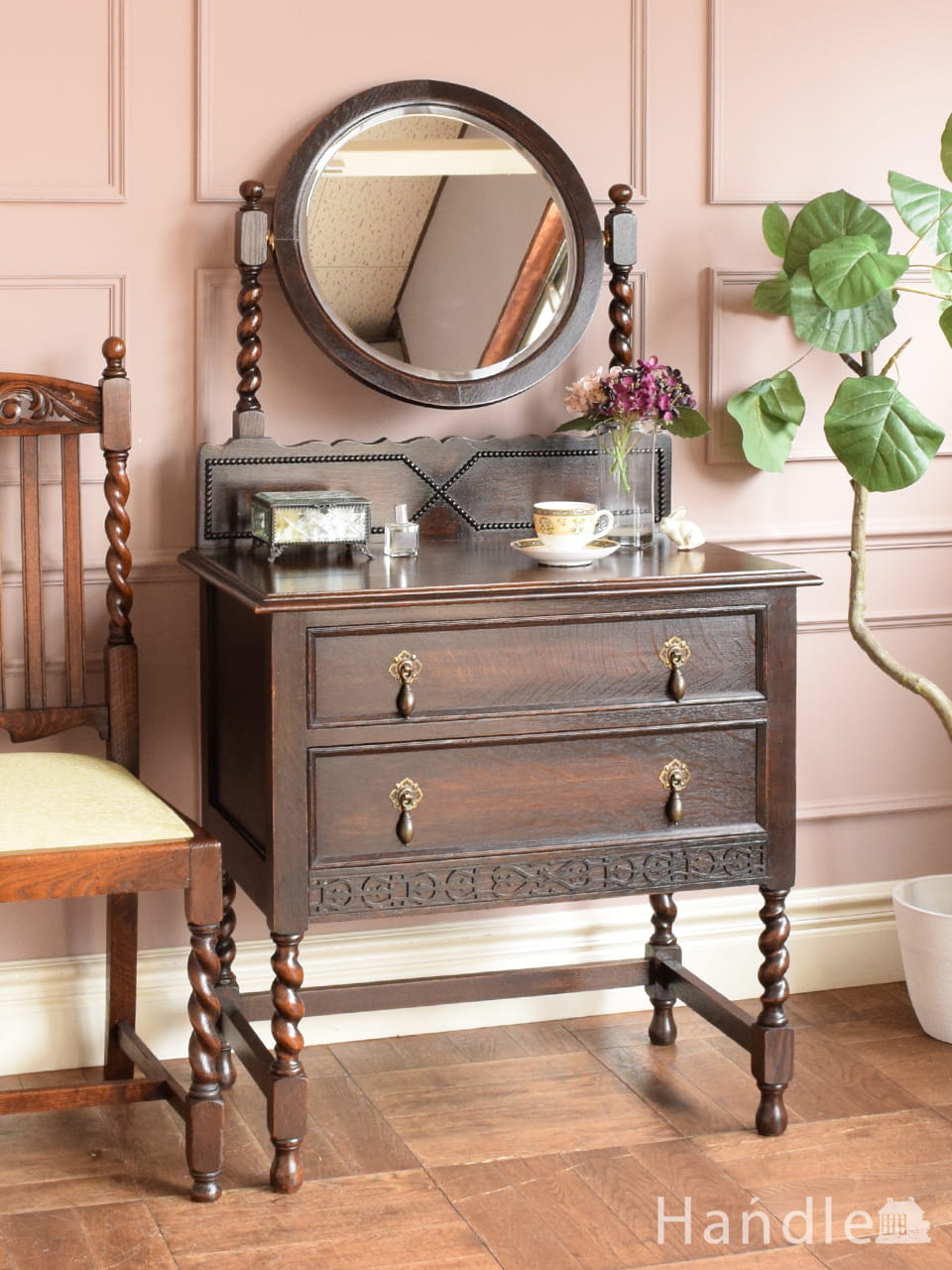 アンティークのおしゃれなドレッサー、チェストの上に鏡が付いたオーク