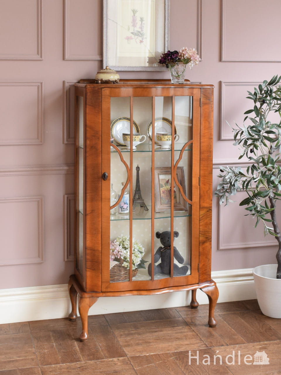 英国アンティークのガラスキャビネット、猫足のおしゃれな飾り棚ショー