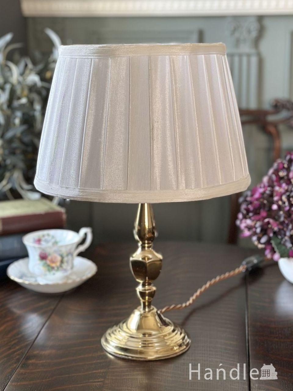 イギリスで見つけた真鍮製のアンティークテーブルランプ(E17・丸球付き