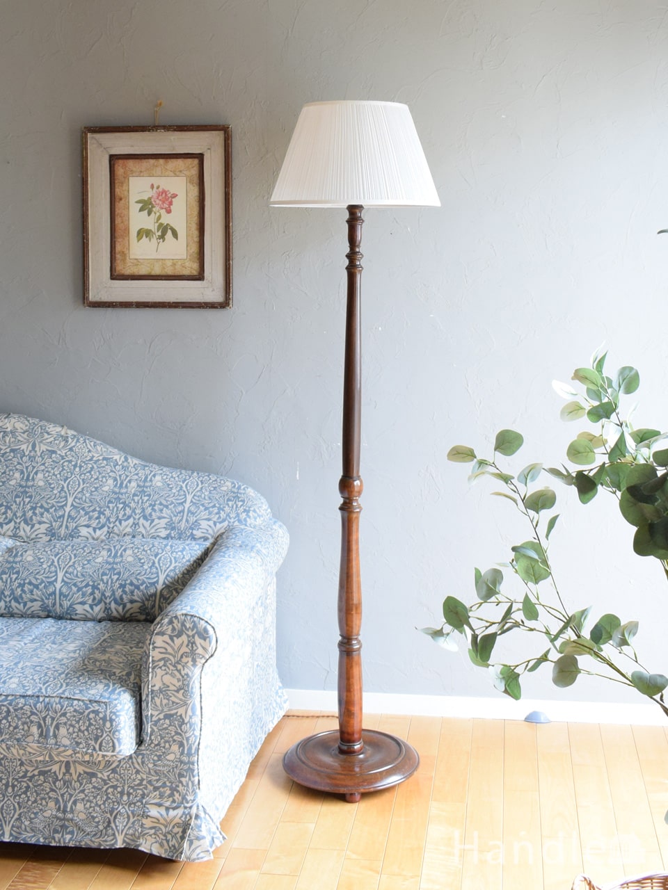 アンティークのフロアスタンド、イギリスで見つけたおしゃれな照明器具