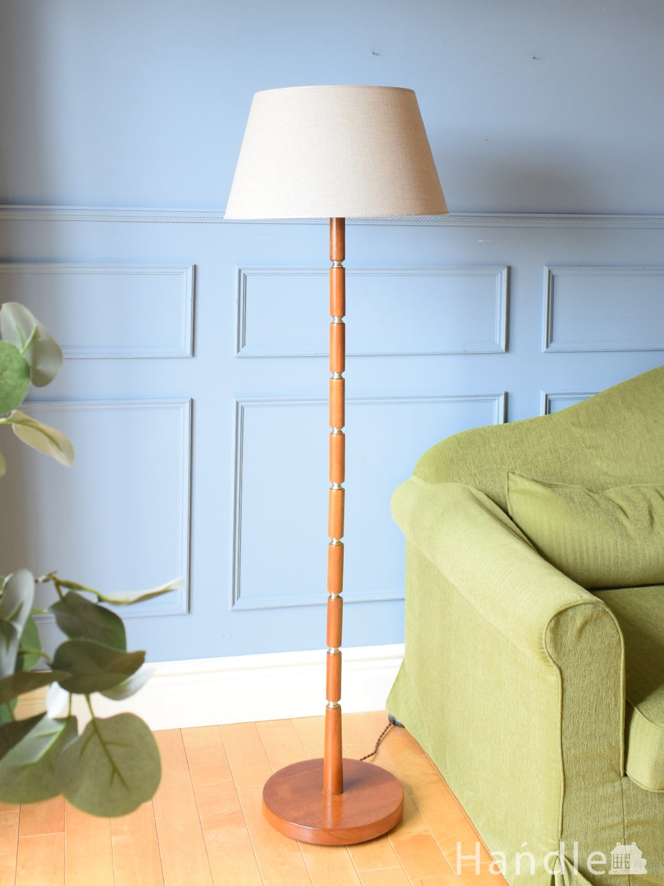 英国アンティークのおしゃれなスタンドライト、マホガニー材のフロア