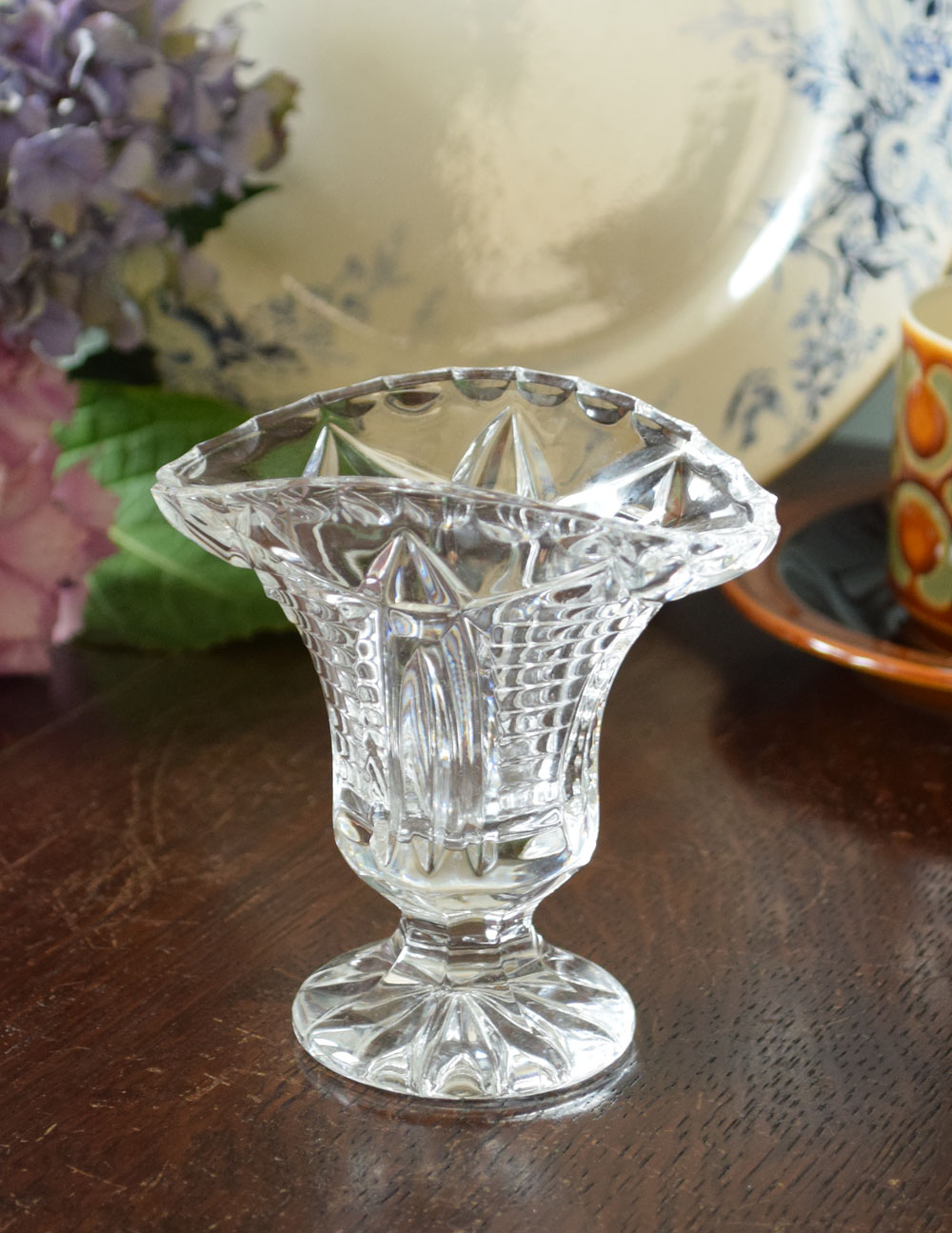 小さくて可愛い、アンティークガラスフラワーベース、プレスドグラス