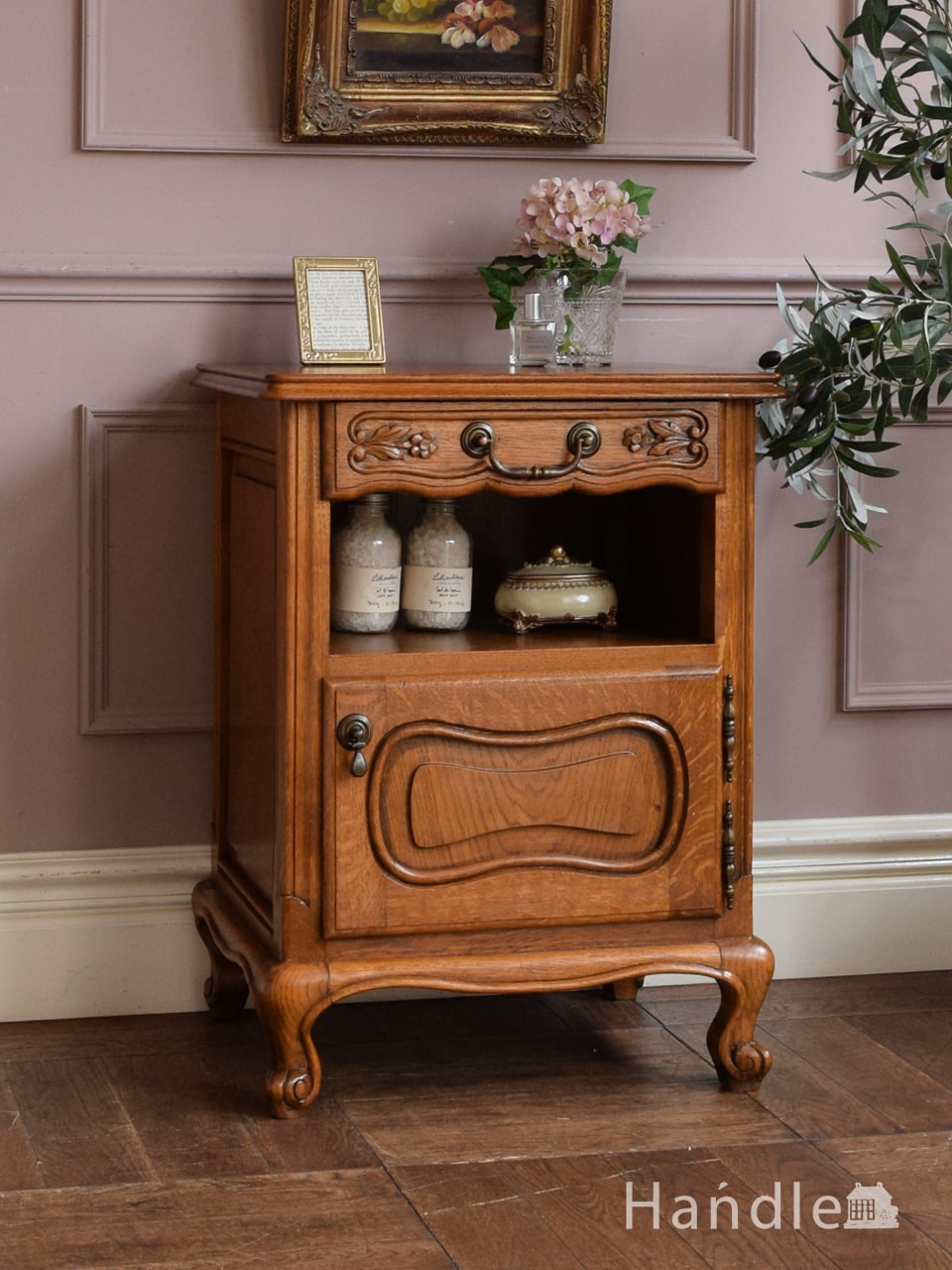 アンティークのおしゃれなベッドサイドキャビネット、ロイドルームの