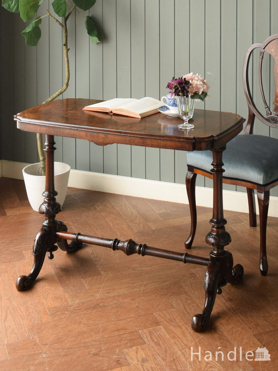 イギリスのアンティーク家具、アイアン脚のシンガーテーブル（ミシン台