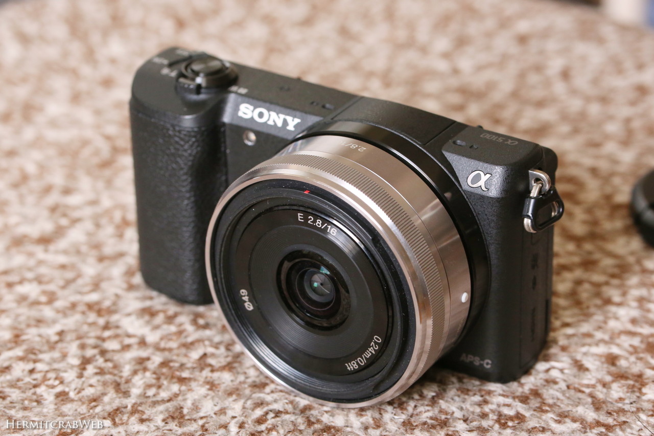 SONY E 16mm F2.8】APS-C用パンケーキレンズ。α5100にマッチするSONY