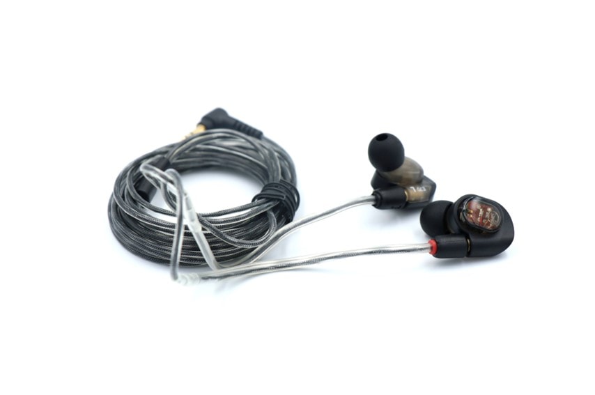 audio technica ATH-E70をレビュー。3基のドライバーを搭載した