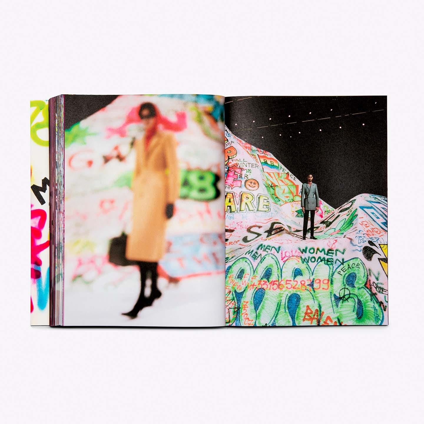 ファン必見のフォトブックが、バレンシアガから11月30日より発売