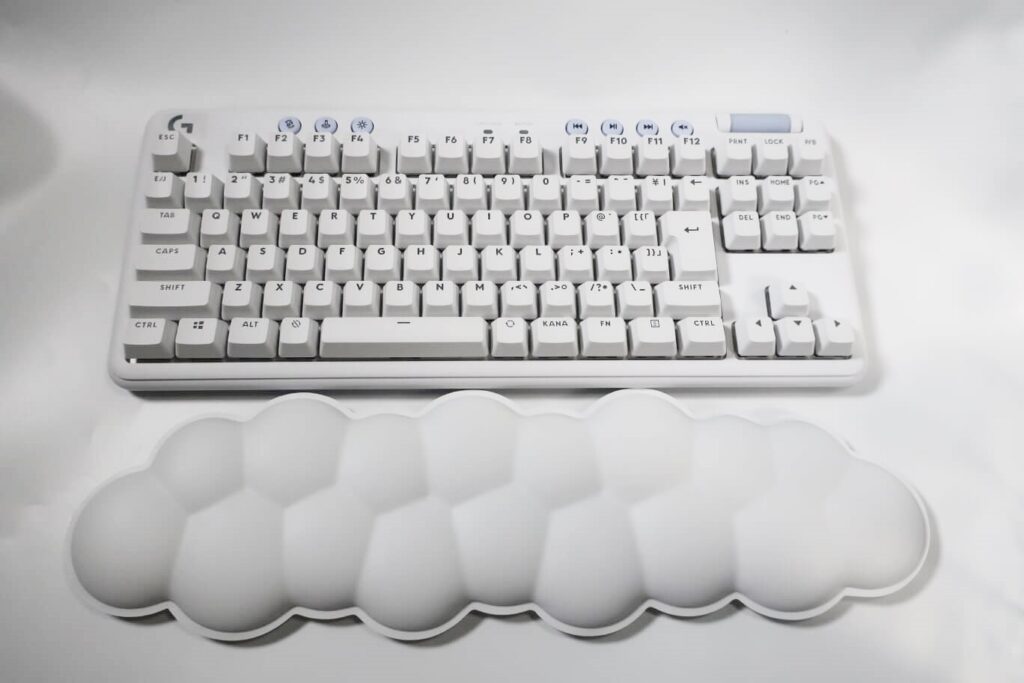 白くてかわいいメカニカルキーボード ロジクールのG715は実に美しい