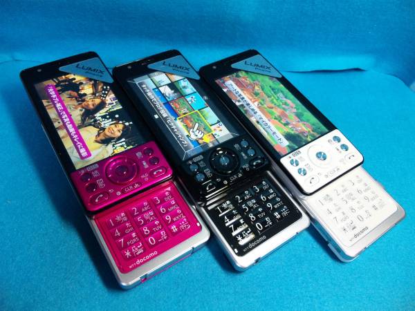 NTTドコモ P－05C LUMIX Phone モックアップ 3色