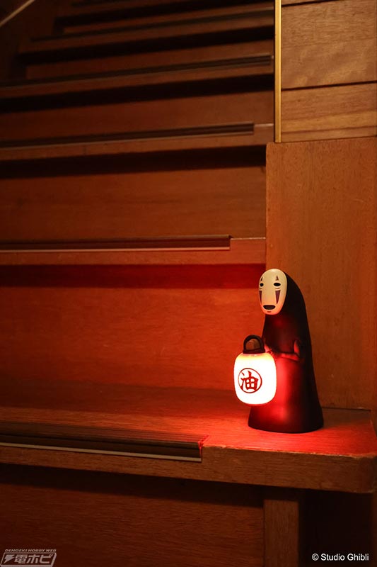 千と千尋の神隠し』のカオナシが灯りをともしてくれる「カオナシ提灯