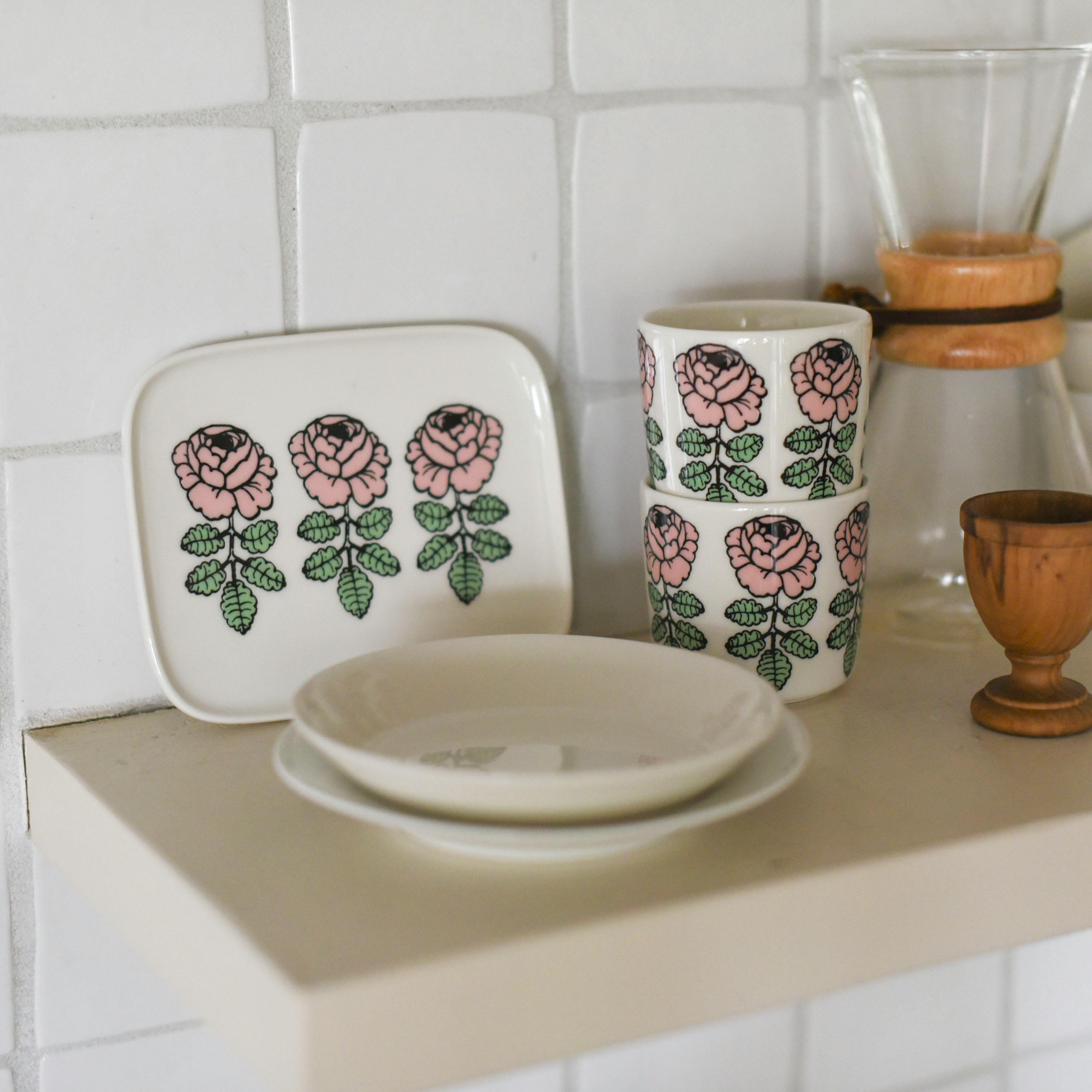 日本別注】Marimekko / マリメッコ / Vihkiruusu / プレート（ピンク