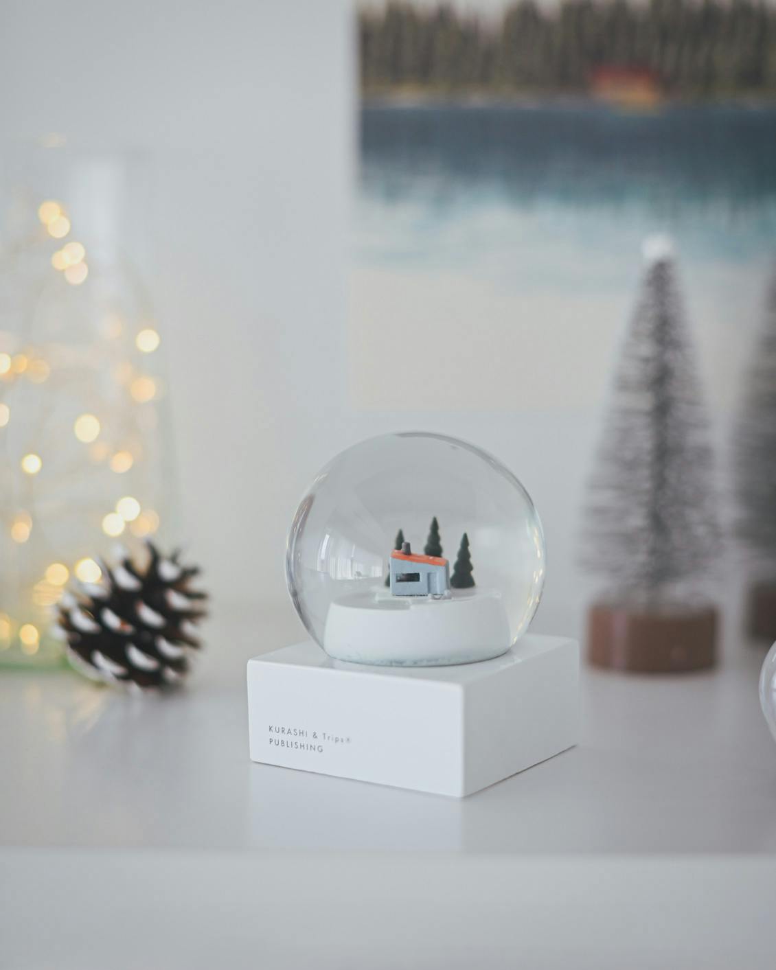 数量限定】スノードーム2025「湖畔の小屋で」 - 北欧、暮らしの道具店