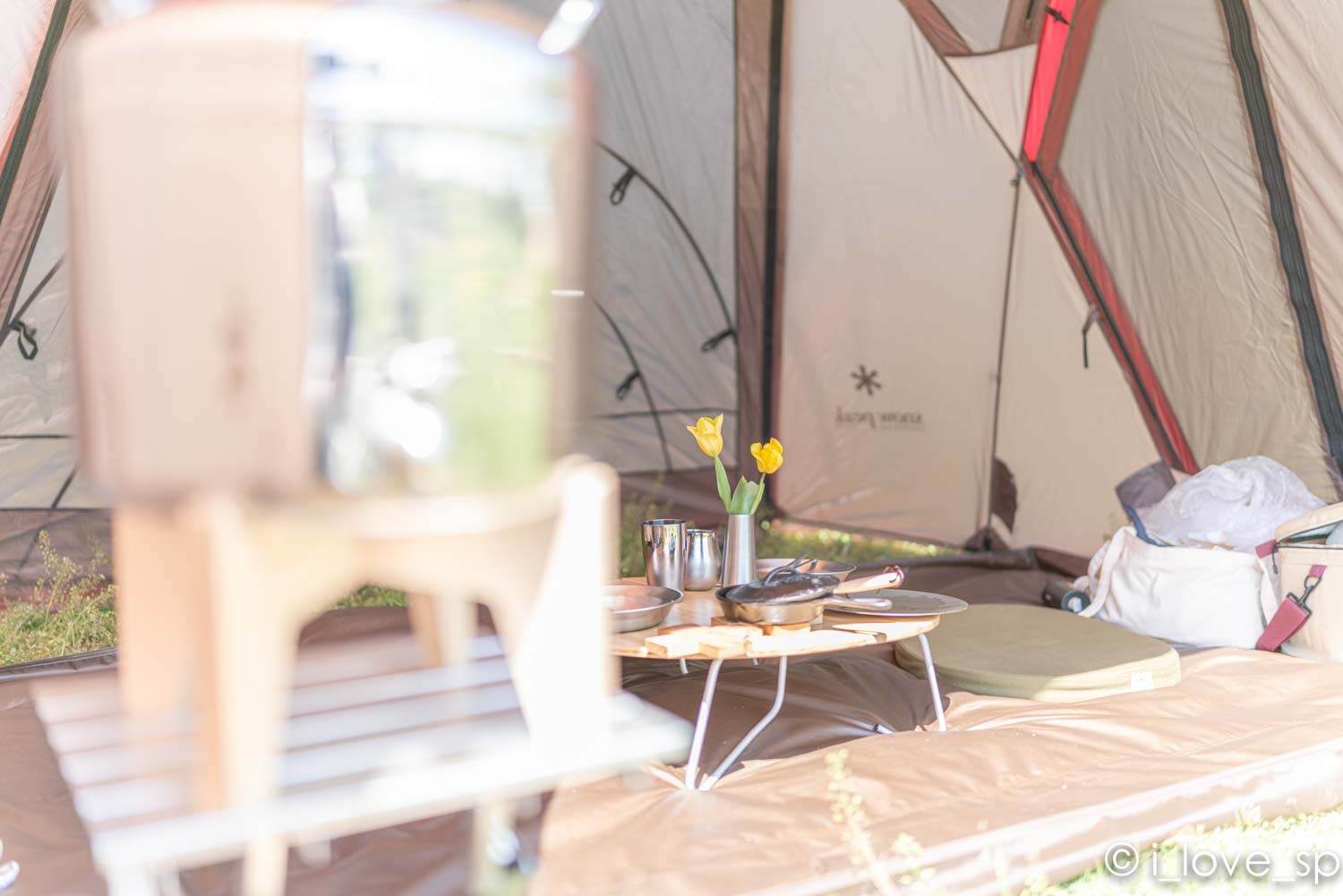 フロアマットなしでも楽しめる！スノーピーク「リビングシート」で