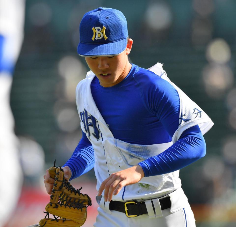 明豊ハッスルプレー連発 右翼手・山本はユニホーム破れて背番号「3