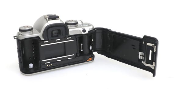 Pentax ZX-M 35mm SLR Student Film Camera With 50mm F/2 SMC Lens