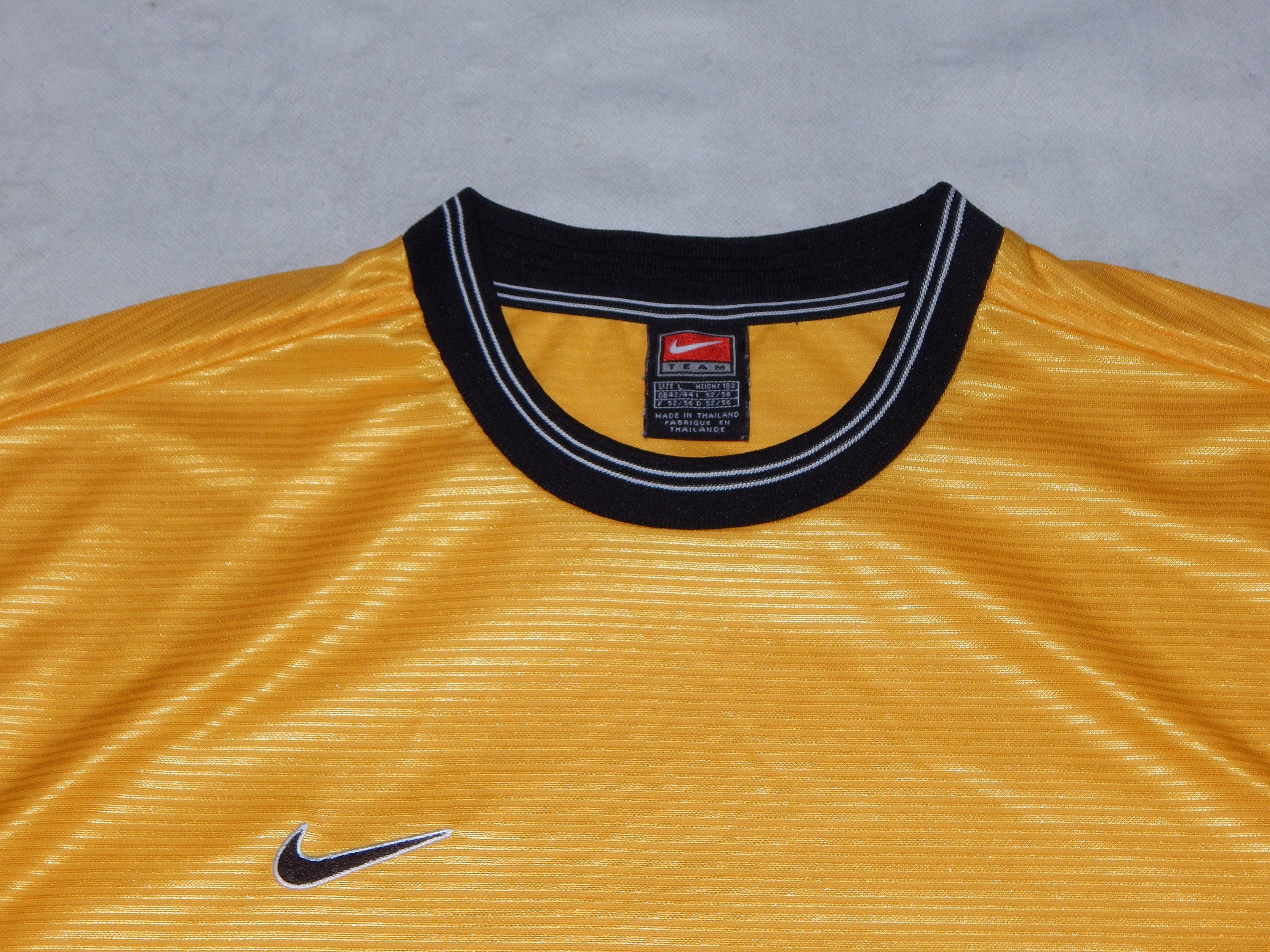 NIKE Vintage 90s Adults' Football Soccer Crew Neck Short Sleeves