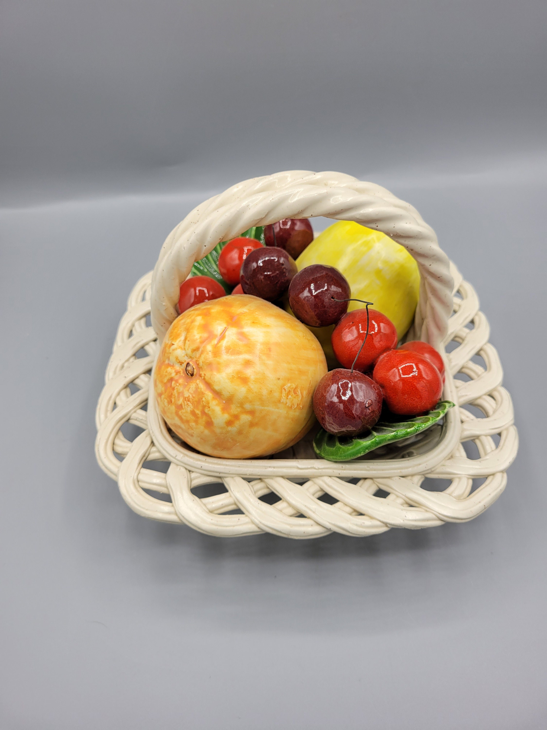 Bassano イタリア製 ~ 陶器製フルーツバスケット ~ ハンドメイドアート