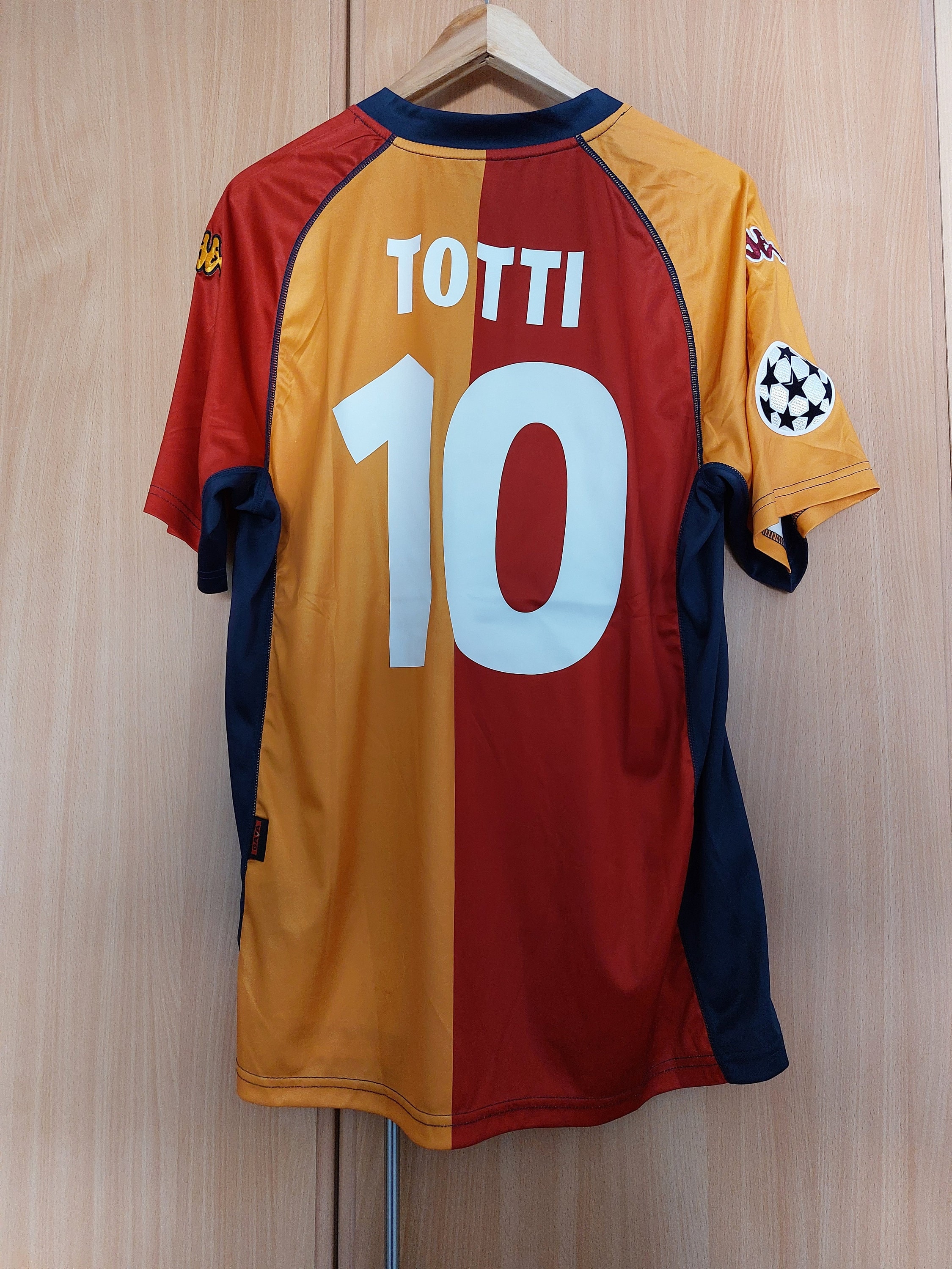 AS Roma 2001/02 Home UCL Jersey - Totti #10 - Vintage Italian
