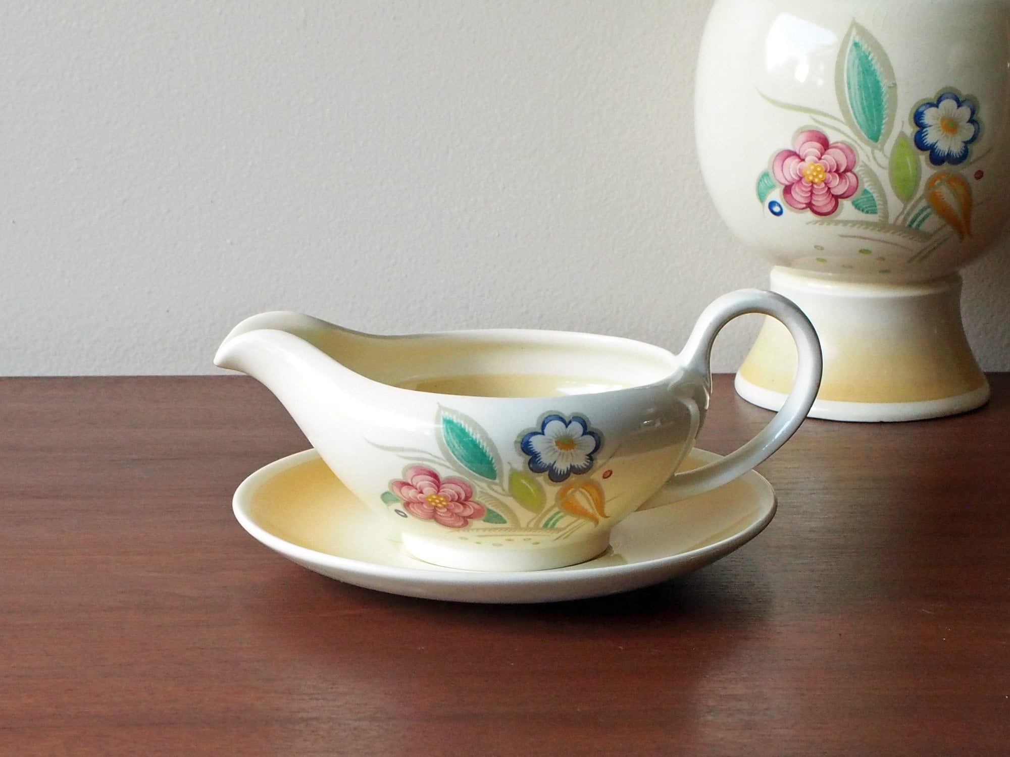 スージークーパー イエローノーズゲイ グレービーソースボート