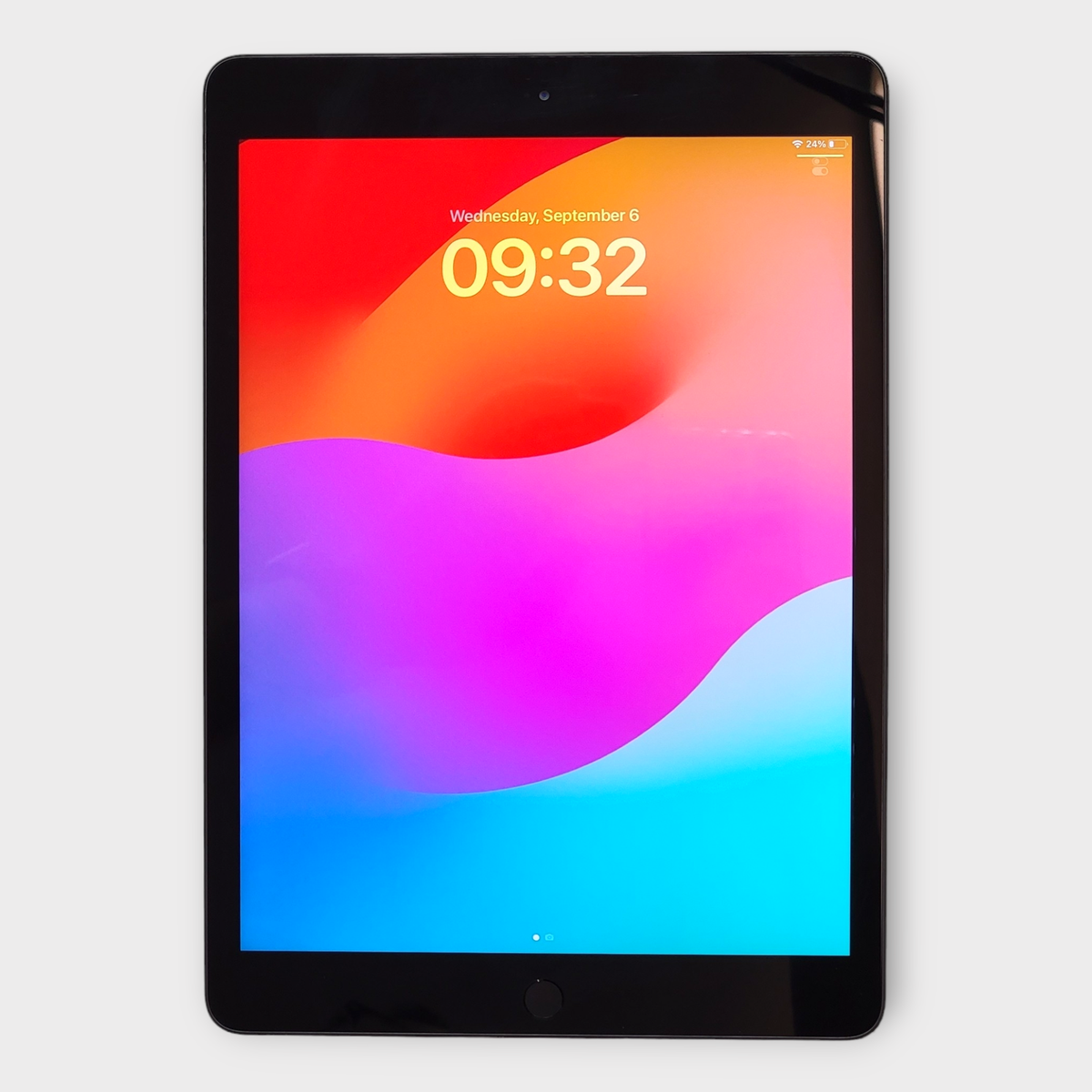 Apple iPad 7th Gen 10.2 in 32GB Space Gray Wi-Fi+4G iOS 18