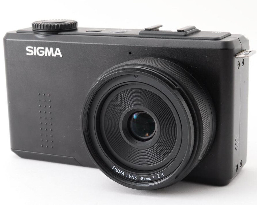 Sigma DP2 Merrill digital camera with accessories *46 effective MP
