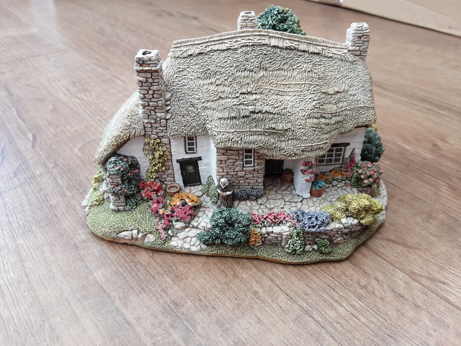 Lilliput Lane - Old Mother Hubbard's