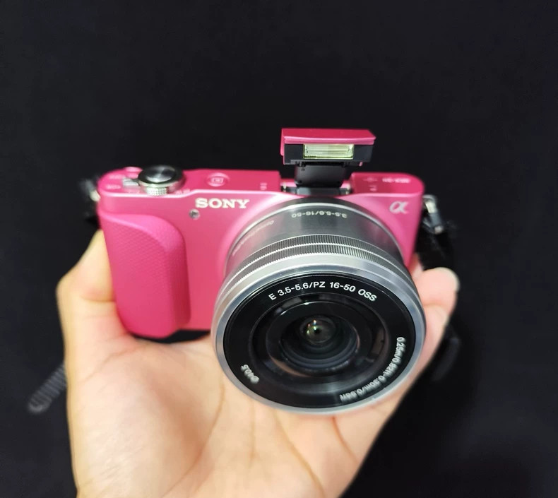 SONY Alpha NEX-3N 16.1MP Mirrorless Digital Camera W f3.5-5.6 OSS