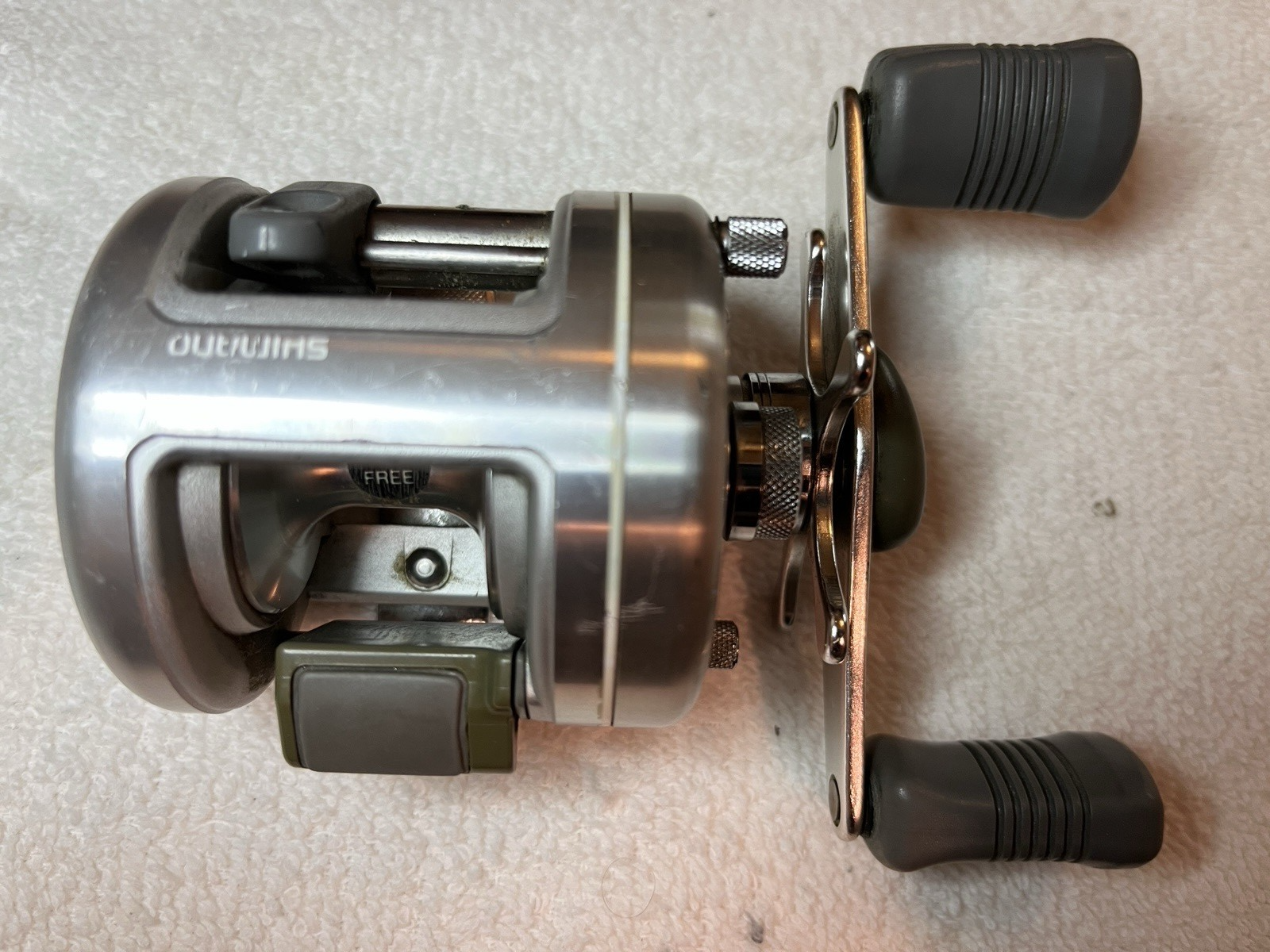 Vintage 1992 Shimano Silver Calcutta 100 Baitcasting Fishing Reel