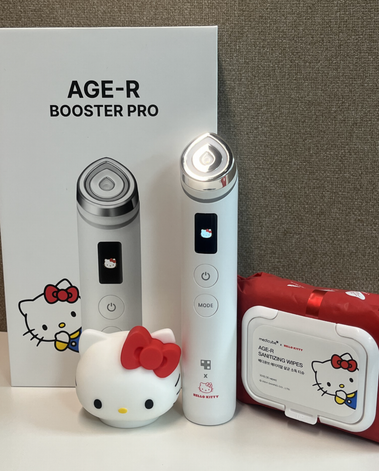 Medicube Age-R Booster Pro Hello Kitty Edition / Medicube Hello