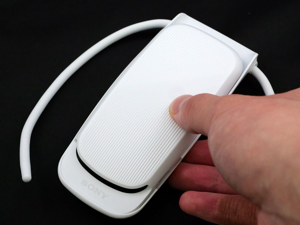 冷えた金属で肌を直接冷却するソニーの着るクーラー「REON POCKET 4