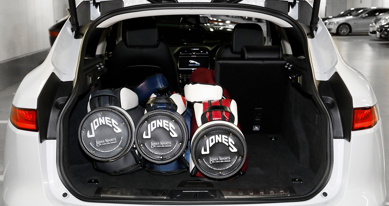 ジャガー ランドローバーにキャディバッグが何個積めるか試した - BRUDER