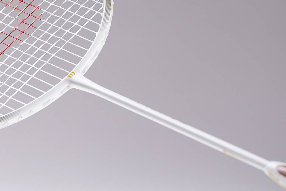 バドミントンラケット | FIERCE シリーズ | – ウイルソン公式