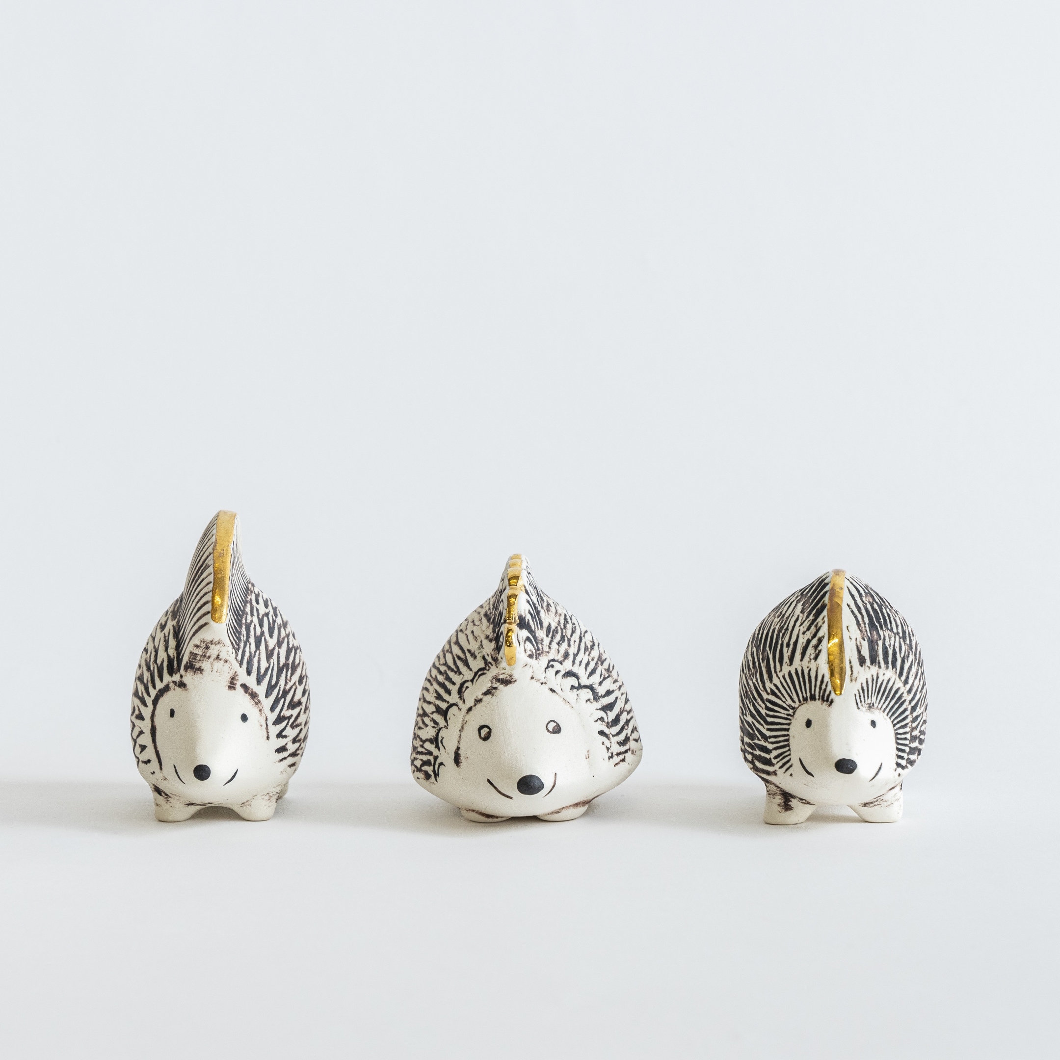 生誕15周年記念、 金のはりねずみ。