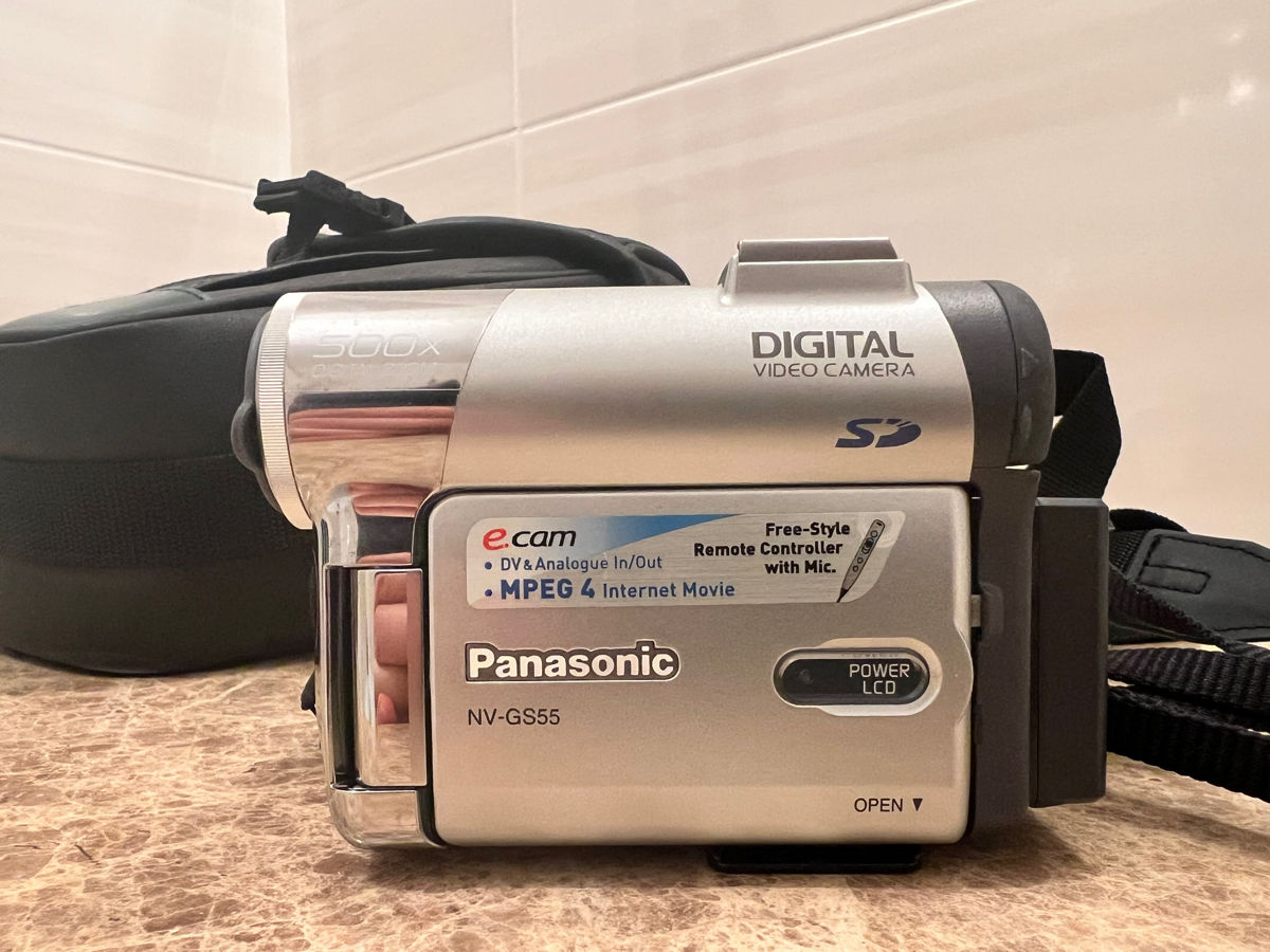 Видеокамера мини Panasonic NV-GS55